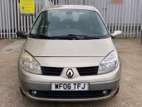 Used Renault Scénic II Dynamique 111 HP (81 kW) 2006 Gold MPV