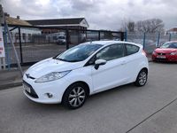 Used Ford Fiesta Zetec 82 HP (60 kW) 2011 White Hatchback