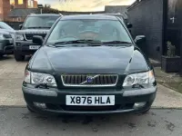 Used Volvo V40 SE 2000 Green Estate
