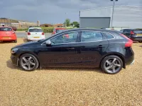 Używany Volvo V40 R-Design 115 KM (84 kW) 2015 Czarny Hatchback