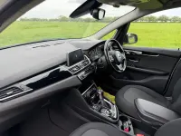 Begagnad BMW 218 Impressive 2017 Vit Kombi