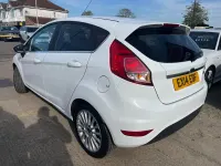 Używany Ford Fiesta Titanium 2014 Biały Hatchback