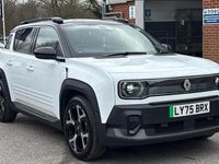 Used Renault R4 Komfort 110 kW (150 HP) 2025 Bicolour solid  glacier white with diamond black roof  Estate