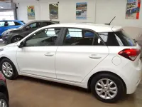 Used Hyundai i20 SE 84 HP (61 kW) 2016 White Hatchback