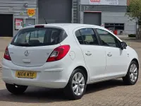 Used Vauxhall Corsa Design Edition 2014 White Hatchback