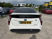 Used Toyota Prius 140 HP (102 kW) 2026 White Hatchback