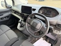 Used Peugeot Partner 100 HP (73 kW) 2022 White MPV