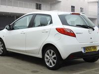 Begagnad Mazda 2 2011 Vit Halvkombi