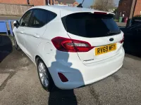 Begagnad Ford Fiesta Titanium 100 HK (73 kW) 2019 Vit Halvkombi