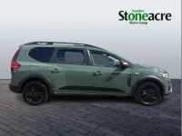 Used Dacia Jogger Extreme 141 HP (103 kW) 2025 Green MPV