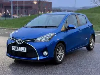 Used Toyota Yaris 99 HP (72 kW) 2015 Blue Hatchback