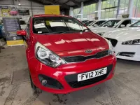 Begagnad Kia Rio 2012 Röd Halvkombi