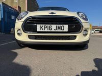 Used Mini Cooper Hatch 134 HP (98 kW) 2016 White Hatchback