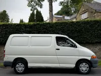 Used Toyota HiAce 88 HP (64 kW) 2003 White MPV