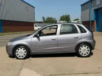 Used Vauxhall Corsa Design Edition 90 HP (66 kW) 2006 Mauve/purple Hatchback