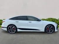 Begagnad Audi A6 e-tron Performance 269 kW (367 HK) 2025 Vit Halvkombi