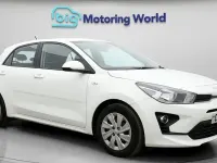 Begagnad Kia Rio 84 HK (61 kW) 2022 Vit Halvkombi
