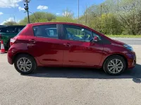 Used Toyota Yaris 111 HP (81 kW) 2017 Red Hatchback
