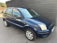 Used Ford Fusion 80 HP (58 kW) 2004 Blue Hatchback