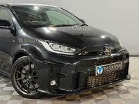 Begagnad Toyota Yaris 272 HK (200 kW) 2022 Svart Halvkombi