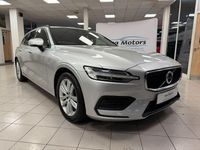 Usado Volvo V60 Momentum 150 HP (110 kW) 2019 Prateado Carrinha