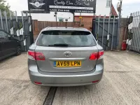 Usado Toyota Avensis 152 HP (111 kW) 2009 Cinzento Carrinha