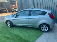 Usado Ford Fiesta Zetec 94 HP (69 kW) 2012 Prateado Citadino