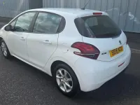 Käytetty Peugeot 208 Active 2015 Valkoinen Viistoperä