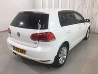 Używany VW Golf VII SE 122 KM (89 kW) 2013 Biały Hatchback