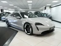 Begagnad Porsche Taycan Performance Package 419 kW (571 HK) 2022 Grå Sedan