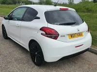 Używany Peugeot 208 2017 Biały Hatchback