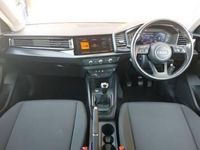 Usado Audi A1 Design 110 HP (80 kW) 2023 Cinzento SUV