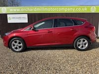 Used Ford Focus Zetec 125 HP (91 kW) 2011 Red Hatchback