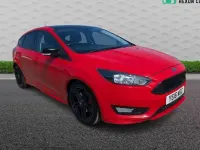 Begagnad Ford Focus Zetec 2016 Röd Halvkombi