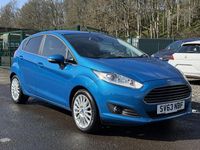Usado Ford Fiesta Titanium 75 HP (55 kW) 2013 Azul Citadino