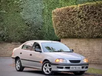 Used Toyota Avensis 99 HP (72 kW) 2000 Silver Sedan