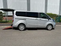 Usado Ford Tourneo Titanium 130 CV (95 kW) 2022 Plateado Monovolumen