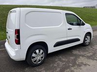Używany Vauxhall Combo Sportive 100 KM (73 kW) 2020 Biały Minivan