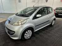 Gebraucht Peugeot 107 68 PS (50 kW) 2006 Silber Kleinwagen