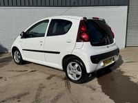 Used Peugeot 107 Allure 68 HP (50 kW) 2013 White Hatchback