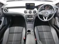 Used Mercedes GLA180 Urban 122 HP (89 kW) 2019 Red SUV