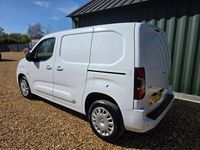 Second-hand Vauxhall Combo 100 CP (73 kW) 2023 Alb Monovolum
