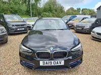 Begagnad BMW 118 Sport Line 136 HK (100 kW) 2019 Svart Halvkombi