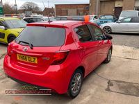 Used Toyota Yaris 99 HP (72 kW) 2016 Red Hatchback
