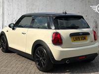 Usado Mini Cooper Classic 136 HP (100 kW) 2019 Branco Citadino