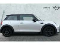 Gebraucht Mini Cooper Classic 136 PS (100 kW) 2022 Weiß Kleinwagen