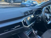 Begagnad Audi Q3 Black Edition 190 HK (139 kW) 2021 Vit SUV