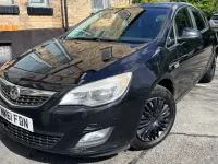 Second-hand Vauxhall Astra 2012 Negru Hatchback