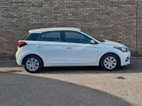 Usado Hyundai i20 75 CV (55 kW) 2019 Blanco Utilitario
