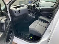 Used Citroën Berlingo 75 HP (55 kW) 2017 White MPV